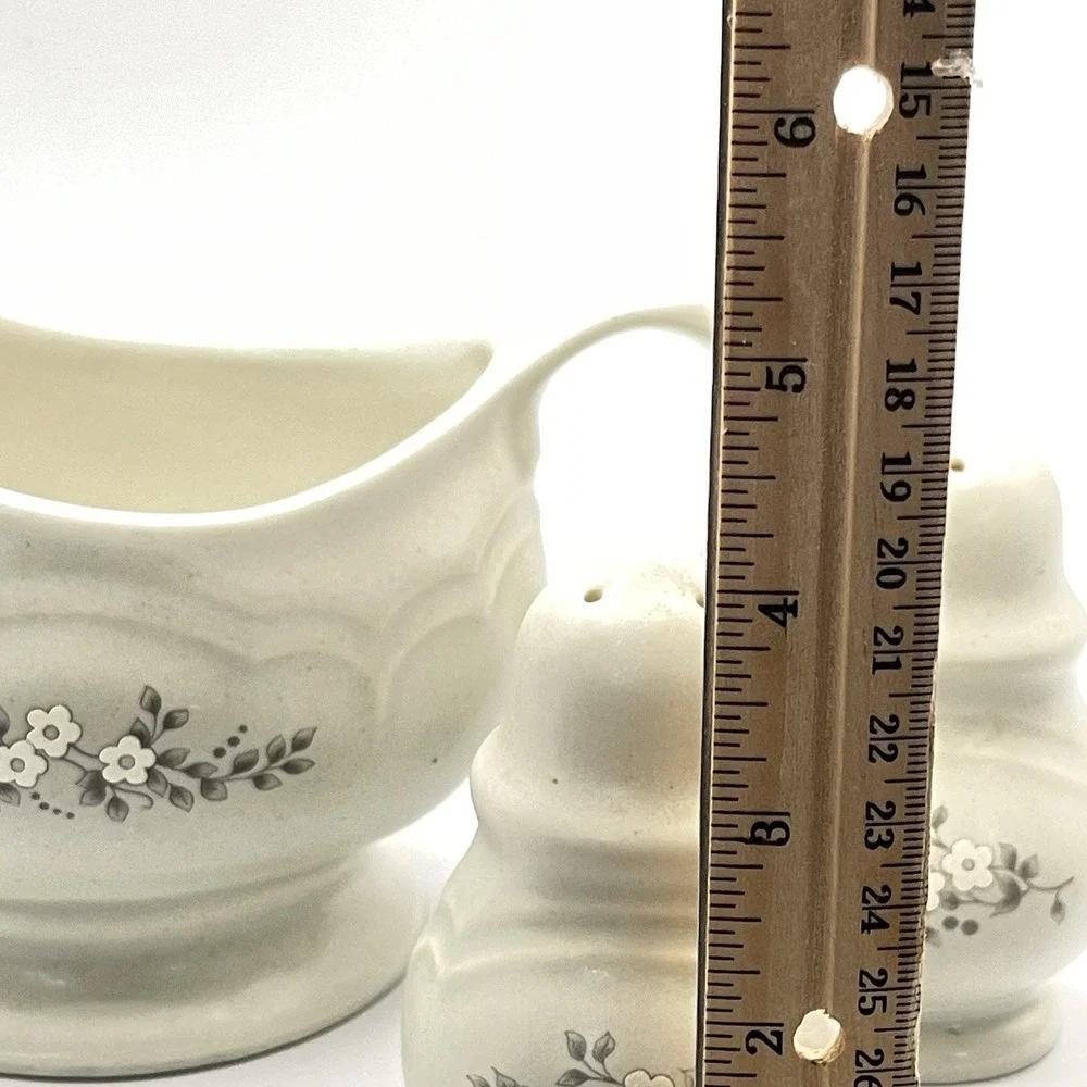 Vintage‎ Pfaltzgraff Gravy Boat Salt & Pepper 3 Pc Set-Retired Heirloom Pattern